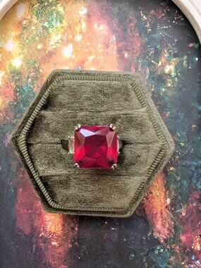 Vintage Art Deco style Ruby Red & Clear Stone Cocktail Ring Size 9. AS IS
